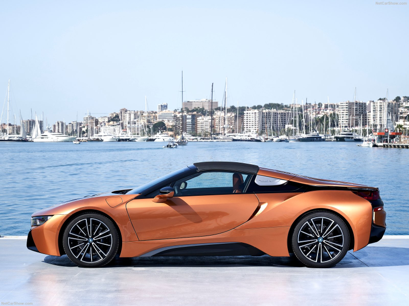Illustration for article titled One of my neighbors might've gotten a BMW i8 Roadster